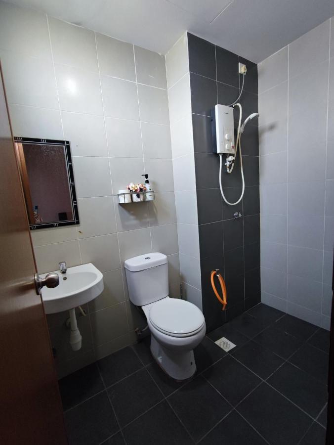 Homestay Semenyih 3 Bedroom Apartment By Kasyaf エクステリア 写真