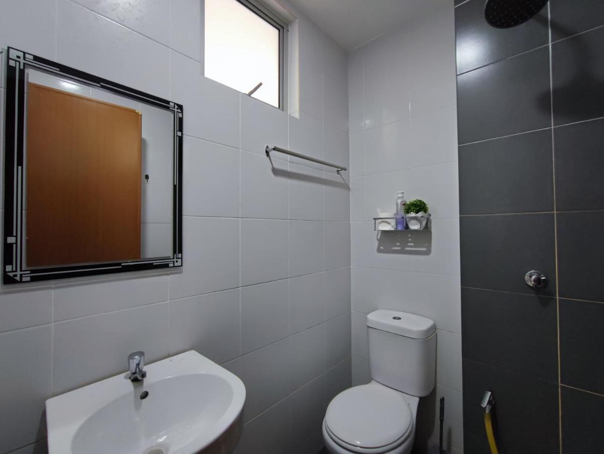 Homestay Semenyih 3 Bedroom Apartment By Kasyaf エクステリア 写真