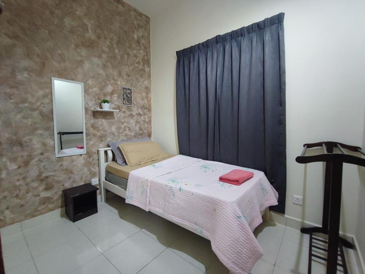 Homestay Semenyih 3 Bedroom Apartment By Kasyaf エクステリア 写真