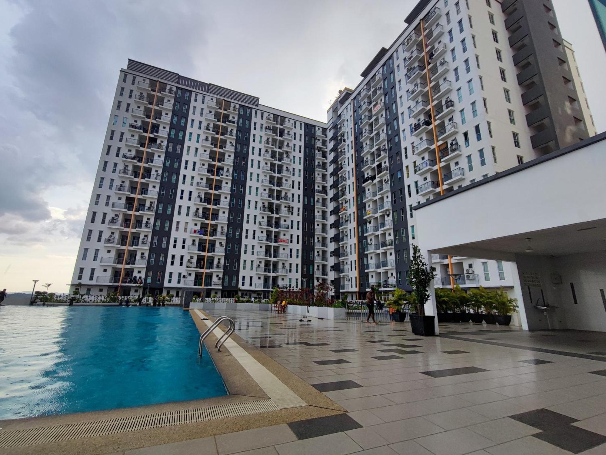 Homestay Semenyih 3 Bedroom Apartment By Kasyaf エクステリア 写真