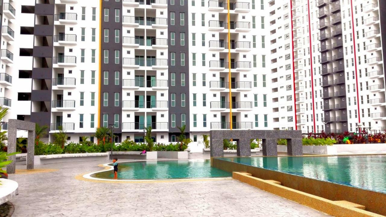 Homestay Semenyih 3 Bedroom Apartment By Kasyaf エクステリア 写真